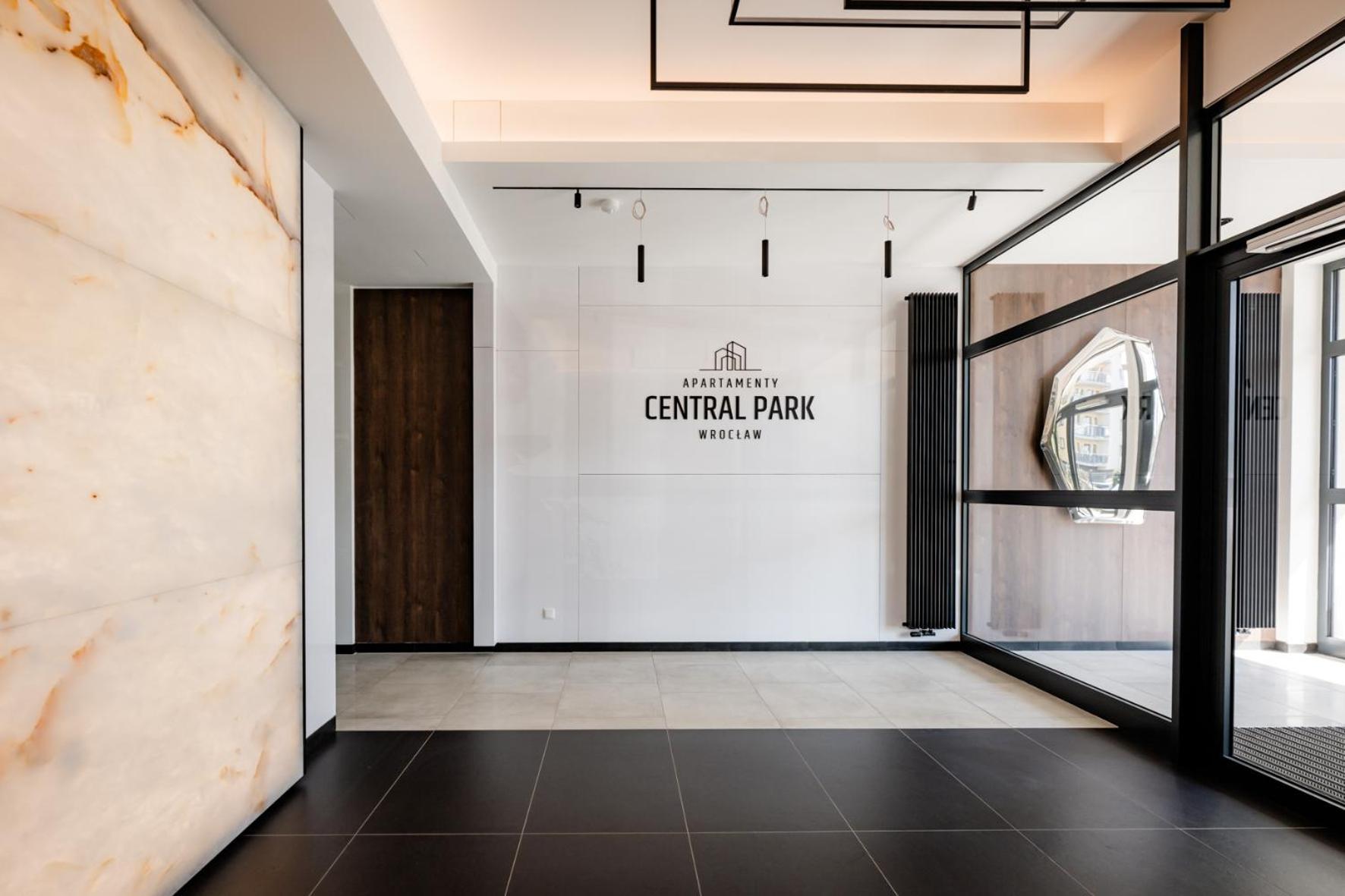 Lux Z Tarasem - Centrum - Parking Sauna Silownia Meldunki 24na7 *